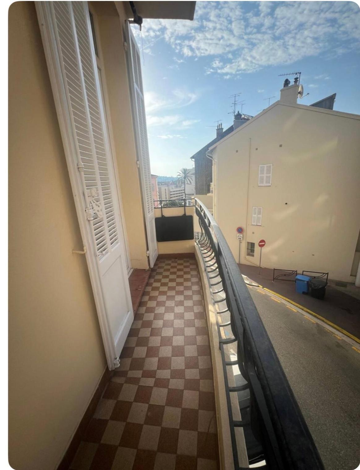 Avec Balcon, Centre